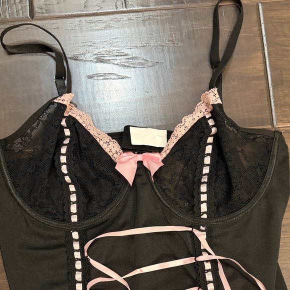 Black and Pink Lace Bustier - Picture 2 of 9